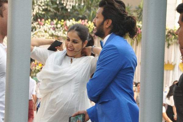 Genelia's husband bringing her breakfast during breaks!