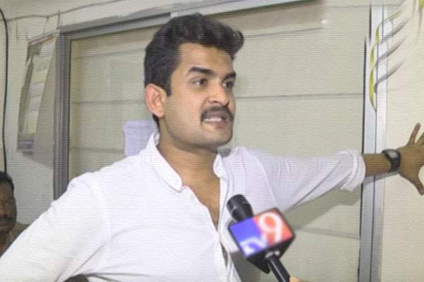 Hero Uday Kiran held for misbehaviour