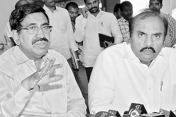 ministers-ponguru-narayana-prathipati-pulla-raonotices-to-sakshi-media
