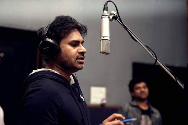 Pawan kalyan singing for Sardaar gabbar Singh