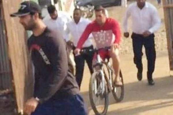 Salman Khan pedaling on a bicycle, Bollywood, sultan