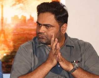 Vamsi-Paidipally-serious-loook