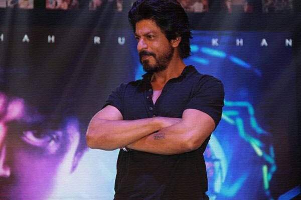 When Superstar shahrukh khan slapped by a Women