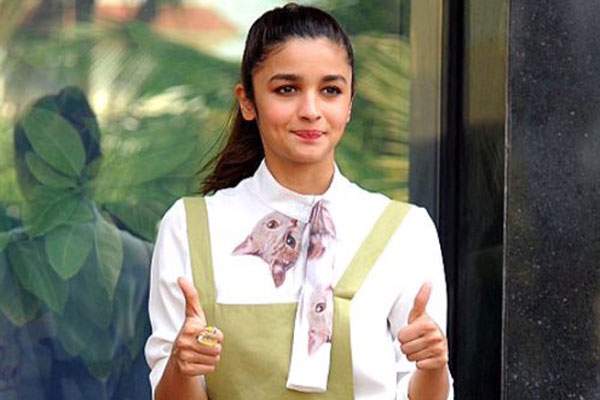 alia bhatt to come down South for the film maker