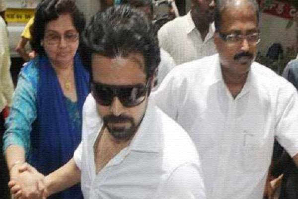 emraan hashmi's mother expired