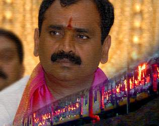 is-bhumana-karunakar-reddy-behind-tuni-kapu-violence