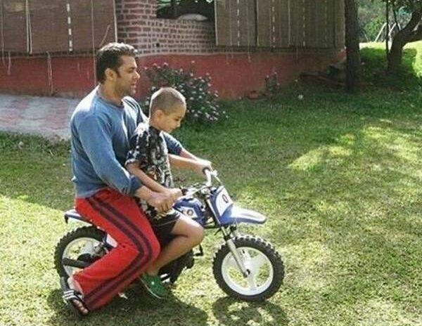 pic-talk-salman khan on young-fans-bicycle