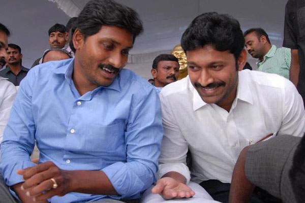 ys Jagan-YS Avinash Reddy