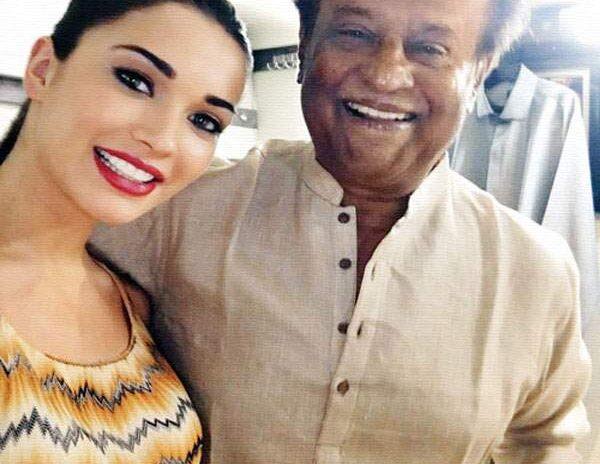 Amy Jackson didn't miss fangirl selfie though rajnikanth is entirely hers!