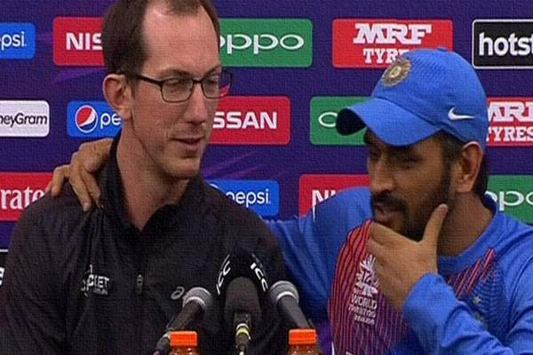 MS dhoni fun australian jounalist