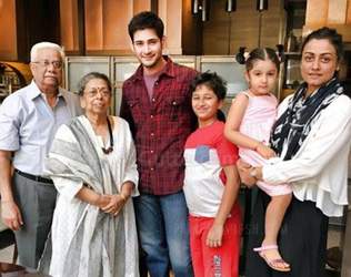 Mahesh babu family with gujarath lions team member