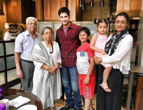 Mahesh babu family with gujarath lions team members