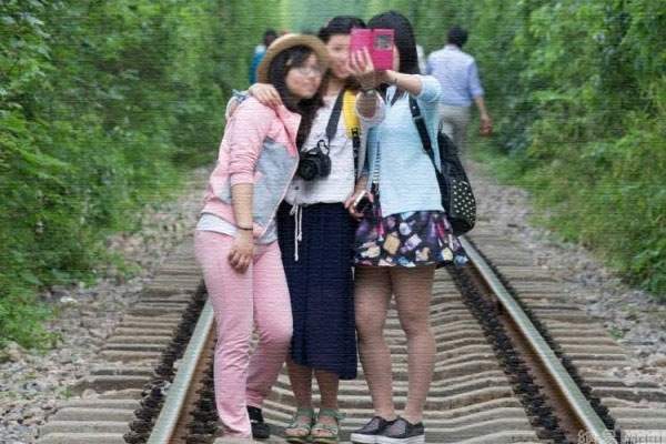 Selfie at  railway tracks can land you in Jail, Agra, Railway Police