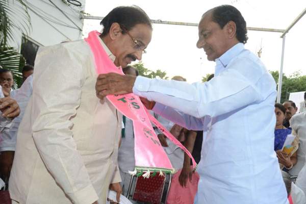 Tummala nageswara raoupset with KCR and KTR