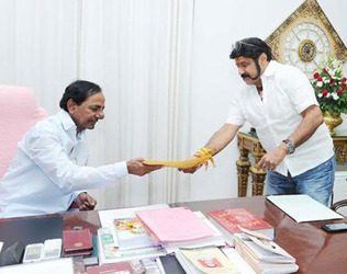 Nanadamuri balakrishna invites KCR for gauthamiputra sathakarni movie launch