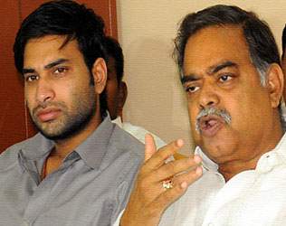 chandrababu naidu long time rival devineni nehru son devineni avinash into TDP