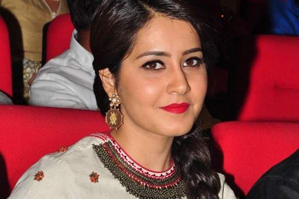 rashi khanna ready for lip lock