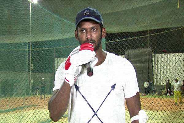 Vishal's fans filed case on websites!