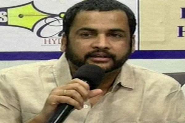 sivaji fired on BJP for not giving special status for andhra pradesh