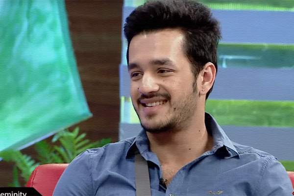 Akhil vents anger on false news 