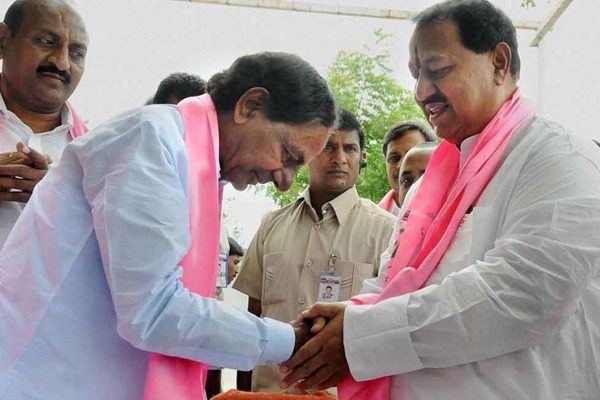 D Srinivas - KCR