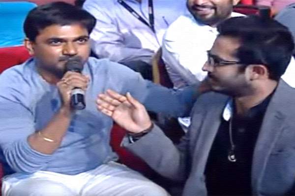 Director maruthi takes class to anchor Ravi in gentleman Audio launch