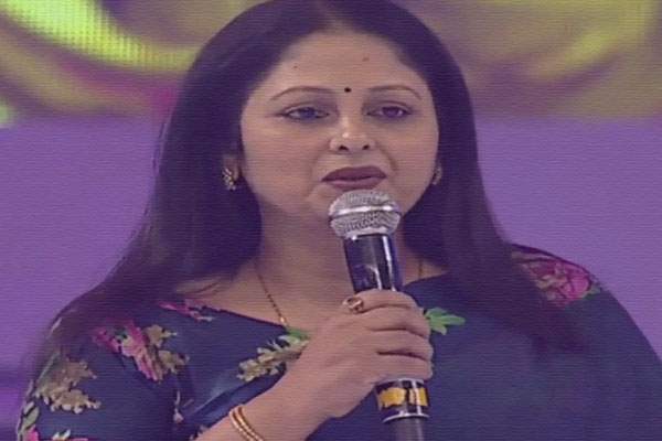 Mahesh made Jayasudha cry on Brahmotsavam sets