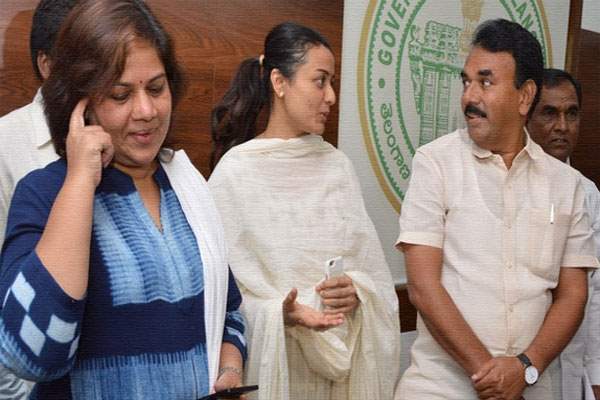 Namrata Shirodkar meets Jupally Krishna Rao to discuss about siddapur, telangana, mahesh babu, village adoption 