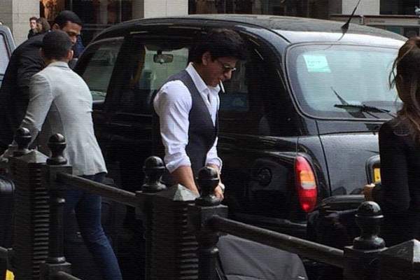 Nobody cared Shah Rukh Khan at Airport