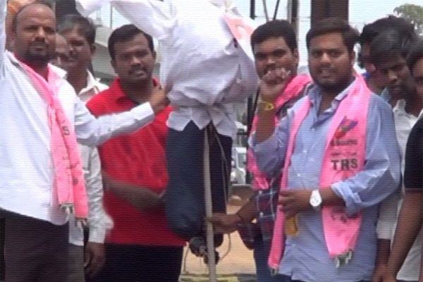 TRS activists attack on mahabubnagar YSRCP office