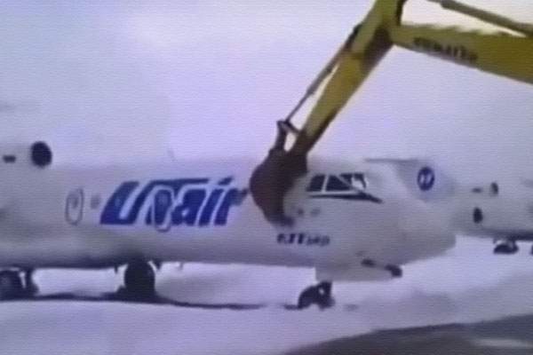 fired-airline-employee-destroys-plane