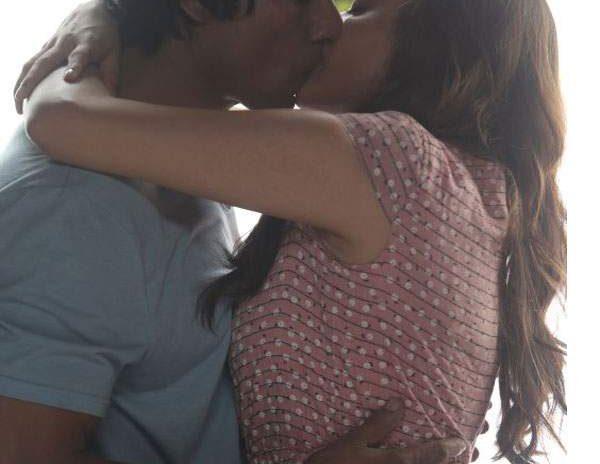 kajal-liplock-hot