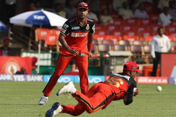 Virat Kohli Royal Challengers Vs MS Dhoni Rising Pune Supergiants 