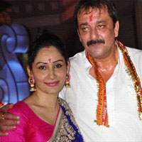 munnabhai-sanjay-dutts-name-inked-on-manyata-finger
