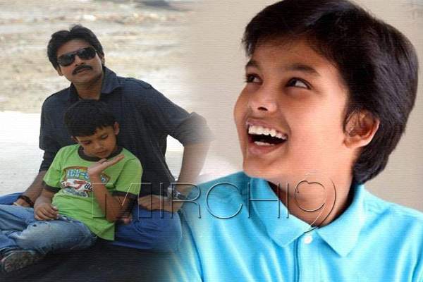 pawan kalyan son akira nandan met with cycle acident