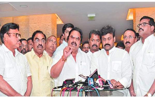 Chiranjeevi-dasari narayana rao press meet