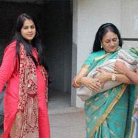Genelia, Reteish Deshmukh, Riaan, Deshmukh's family, bollywood