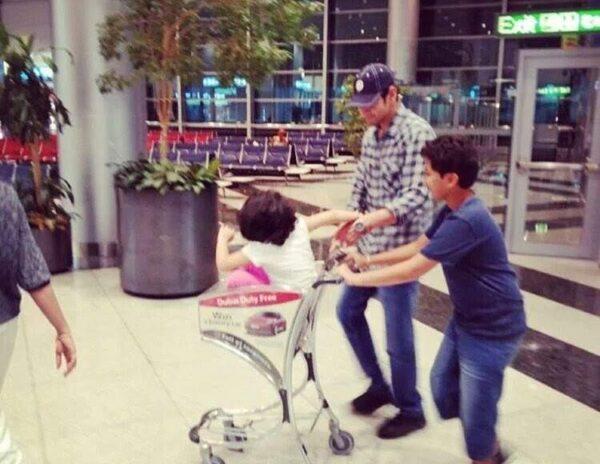 Mahesh Babu, Mahesh Babu Sitara Airport Photos, Mahesh Babu Sitara Family Airport,  Mahesh Babu Sitara latest photos, Mahesh Babu Sitara latest stills, Mahesh Babu Sitara pics, Mahesh Babu Sitara Gautham, Mahesh Babu Sitara Ghattamaneni, 