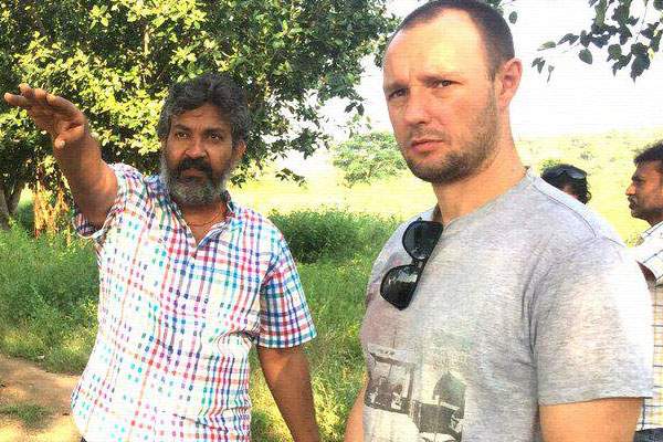 Makuta VFX, eega, Nagarahavu, Baahubali, Graphics,  Pete Draper, hyderabad, tollywood, kannada movie, sandlewood, tollywood 