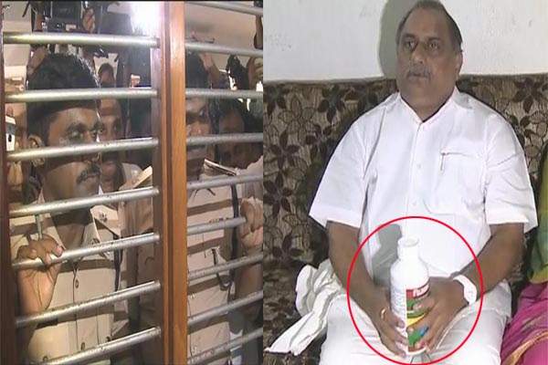 Mudhragada Padmanabham threatens with pesticide