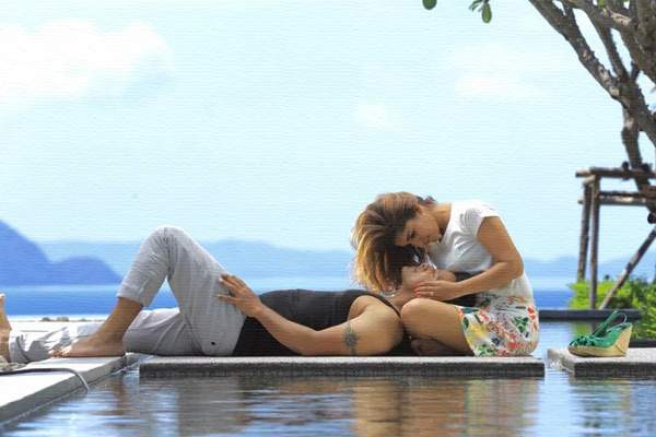  Senior heroine Nyayanatara unidentifiable in romantic pose