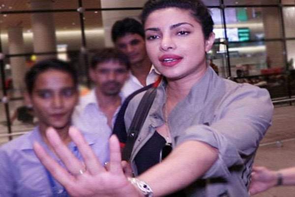 Priyanka Chopra, Patna, Bam Bam Bol Rahaa hai Kaashi, Priyanaka chopra boygaurd, Media, Press, journalists, bollywood, bhojpuri, hindi movies