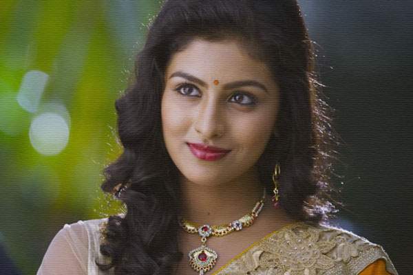 Rojulu Marayi, Theatrical Trailer, Dil Raju, MAruthi, Chetan, Parvatheesam, Kruthika, Tejaswi Madivada, Tollywood, Maruthi Movie