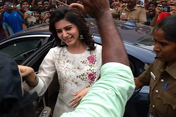 Samantha, Samantha Madurai, Samantha Madurai Fans, Samantha Car Puncture, Samantha Car Tyre Puncture, Samantha Fans Puncture Car Tyre