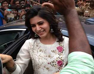 Samantha, Samantha Madurai, Samantha Madurai Fans, Samantha Car Puncture, Samantha Car Tyre Puncture, Samantha Fans Puncture Car Tyre
