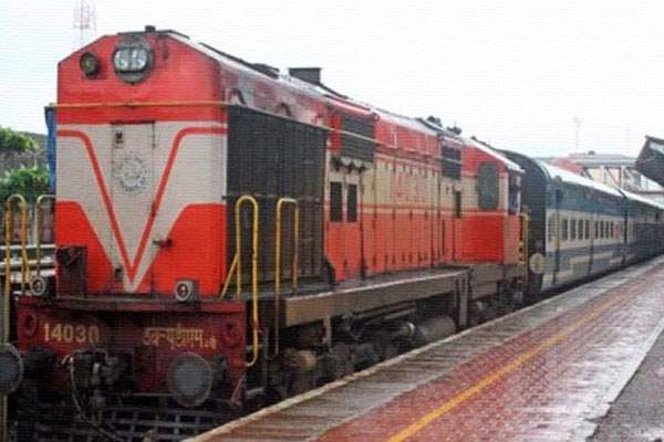 Special Train, govt-employees, special-train-from secunderabad to vijayawada, Andhra Pradesh, Amaravati, Chandrababu, Suresh Prabhu 