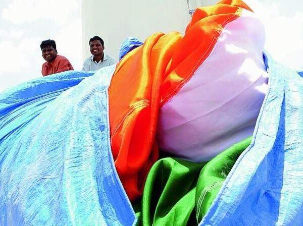 Telangana Flag, Telangana  biggest flag, KCR, India Flag, Delhi, Ranchi, Flag torn, Telangana Government, Telangana CM, FLag Fabric