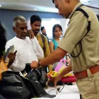 Ilayaraja lands in trouble at Bangalore airport