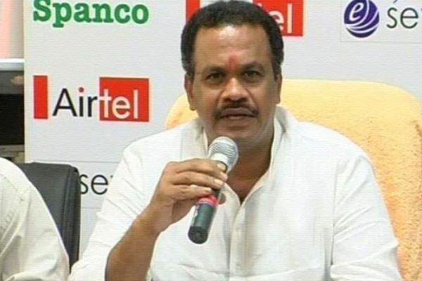 Komatireddy Venkat Reddy, telangana, congress, Uttam Kumar Reddy, PCC Chief, Ponnala Lakshmaiah, KCR