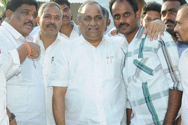 Kapu agitation, kapu tuni violence, kapu reservation , Kapu Leader Mudragada Padmanabham, Kapu andhra pradesh, kapunadu, kapu caste reservation, Chiranjeevi